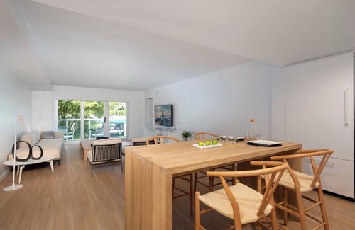 Bal Harbour Appartement | Deluxe One Bedroom apartment with two full baths*, open kitchen, living room, terrace and beach service at Bal Harbour