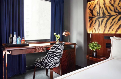 Midtown Hôtel | Deluxe Queen Room | Hotel Hendricks | Walk to Bryant Park and Times Square