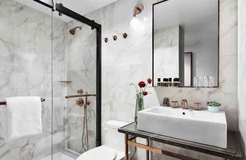 Midtown Hôtel | Deluxe Queen Room | Hotel Hendricks | Walk to Bryant Park and Times Square