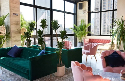 Midtown Hôtel | Deluxe Queen Room | Hotel Hendricks | Walk to Bryant Park and Times Square