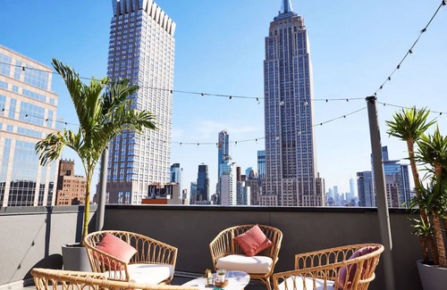 Midtown Hôtel | Deluxe Queen Room | Hotel Hendricks | Walk to Bryant Park and Times Square