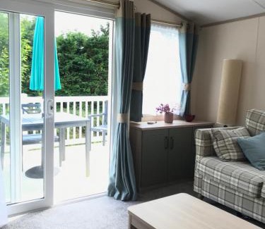 Cheddar Autre | Deluxe Riverside Static Caravan