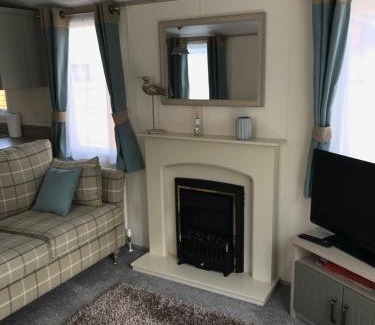 Cheddar Autre | Deluxe Riverside Static Caravan