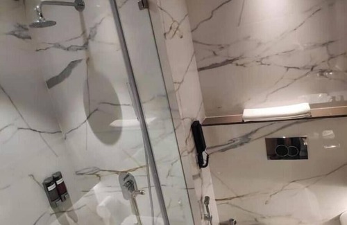 Andheri East Appartement | Deluxe room in MIDC Andheri E