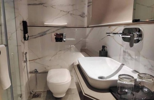 Andheri East Appartement | Deluxe room in MIDC Andheri E