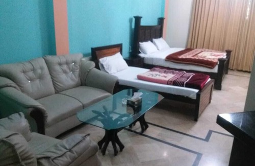 G-8 Sector Maison | Deluxe room with extra single bed