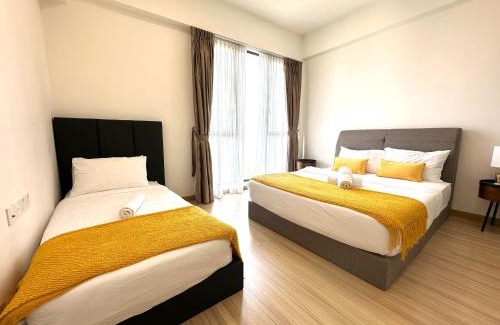 Seri Tanjung Pinang Appartement | Deluxe Seaview Suite Tripe Bed with bath tub 25