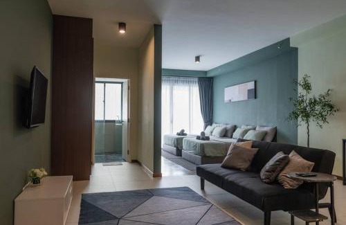 Tanjung Bungah Appartement | Deluxe Seaview Suite Twin Bed by The Only Bnb