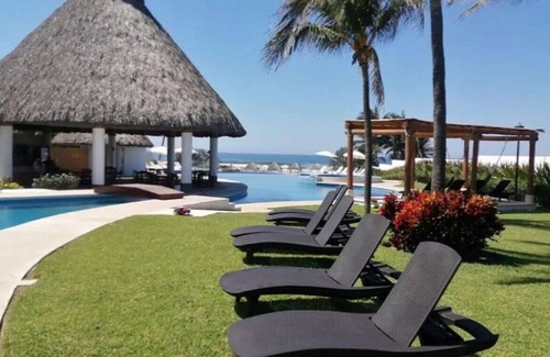 Boulevard Barra Vieja Appartement | Deluxe & spacious apt w/beach club & big pool