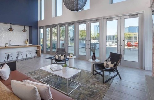 Civic District Copropriété | Deluxe Studio Condo Enjoy the City of Austin!