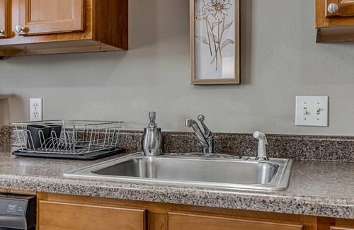 Bartlesville Appartement | Deluxe Studio in Historic Downtown Building!