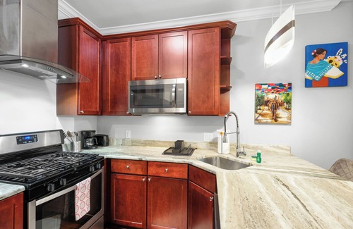 Olde Kensington Appartement | Deluxe Studio: Pool & Concierge