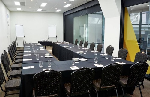 Melbourne Central Business District Appartement | Deluxe Studio w/ 2 Queen Beds at Beckett Street Melbourne CBD ( Max. 4 Pax )