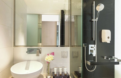Kwai Chung Maison | Chambre Twin Deluxe avec WiFi GRATUIT, IDD & GYM