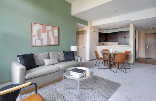 Contra Costa Centre Appartement | Deluxe Walnut Creek 2BR w/ Gym & On-Site Dining, nr BART, by Blueground