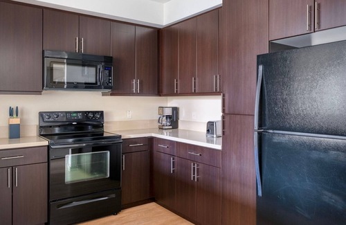 Contra Costa Centre Appartement | Deluxe Walnut Creek 2BR w/ Gym & On-Site Dining, nr BART, by Blueground