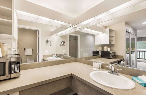 Rosario Hôtel | Deluxe Waterfront King Living Room Ocean Views