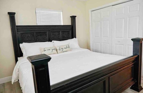Bahama Reef Maison | Delva’s Place- Gated 2 Bedroom Pet Friendly