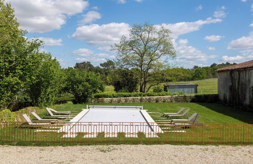 Vertheuil Maison | Demeure Avec Piscine au Coeur du Médoc Entre Vignes et Océan