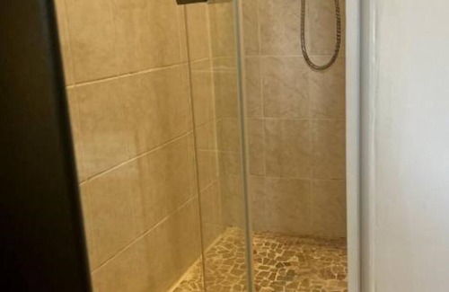 Plassac Lit Et Petit-Déjeuner | Demeure de l'Estuaire : Chambre Lits Jumeaux avec Salle de Bains Privative