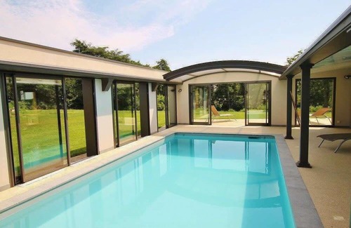 Avrille Villa | La Demeure du Pont Rolland, grand parc et belle piscine intérieure chauffée