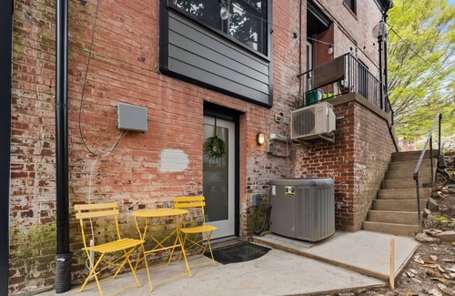 Van Ness Appartement | Den in DC, Newly renovated 1-bedroom apartment in DC with AC, WiFi