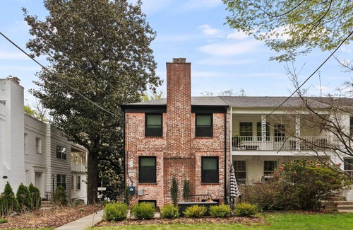 Van Ness Appartement | Den in DC, Newly renovated 1-bedroom apartment in DC with AC, WiFi