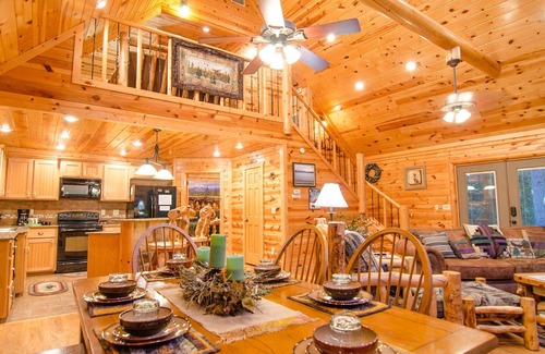 Broken Bow Cabine | Denali Private Cabin Includes Xbox, Hot Tub, and Stone Pizza Oven by Redawning