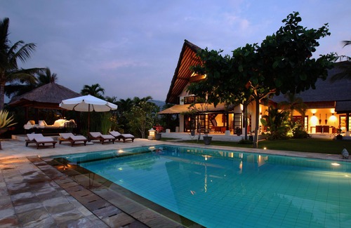 Dencarik Villa | Dencarik / LOVINA VILLA de luxe avec piscine privée directement sur la plage