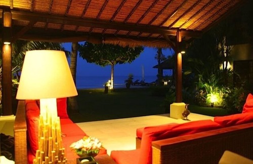 Dencarik Villa | Dencarik / LOVINA VILLA de luxe avec piscine privée directement sur la plage