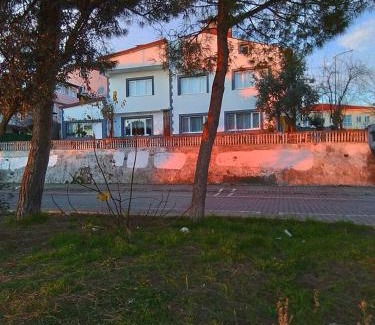 Gerze Maison | Denize Sıfır Bahçeli Yalı