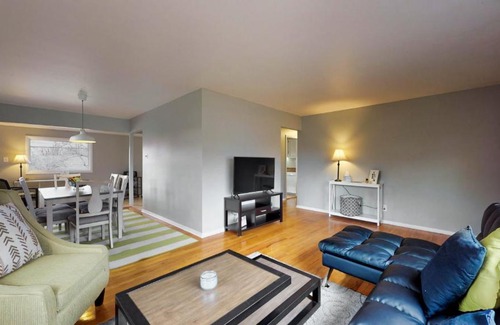 Southeast Maison | Denver 4 king, golf game, huge house with yard