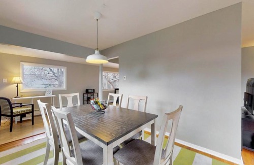 Southeast Maison | Denver 4 king, golf game, huge house with yard