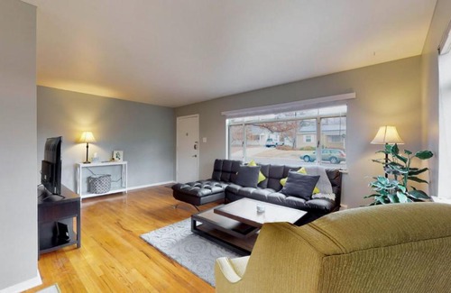 Southeast Maison | Denver 4 king, golf game, huge house with yard