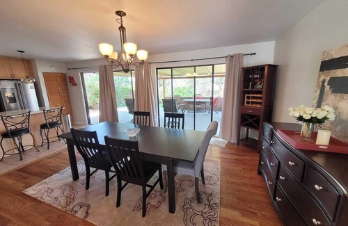 Southeast Maison | ♡Denver-Central: Cozy Bungalow w/ wood-burning fireplace, open kitchen & yard