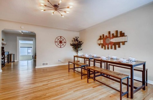 Denver Maison | Denver Den for 10- “Amazing place for groups!”