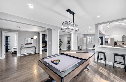 Athmar Park Maison | Denver Home: Hot tub, Theater, Gym 6 bedrooms 3 baths, king bed
