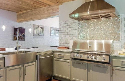 Virginia Village Maison | Denver Oasis: Hot Tub, Sauna & Shuffleboard, Pets!