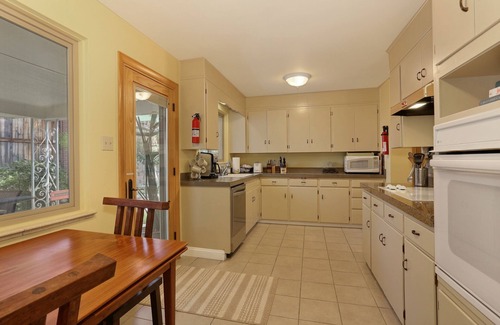 Belcaro Maison | !DENVER'S BEST ADDRESS! QUIET & CLEAN. WALK TO DINING, CHERRY CK & WASHINGTON PK