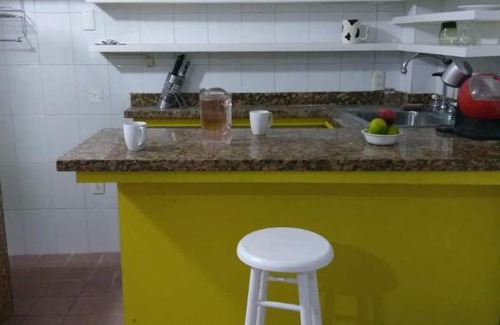 Jiutepec Appartement | Departamento cerca de CIVAC con cocina amarilla