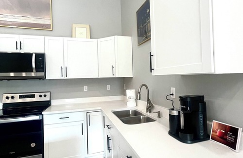 Shelby Park Maison | Derby Oasis- Home Away From Home