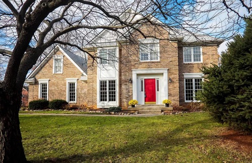 Buechel Maison | Derby/PGA Ready Retreat with Curated Bourbon Bar - 5 BR 3.5 Bath - Sleeps12!