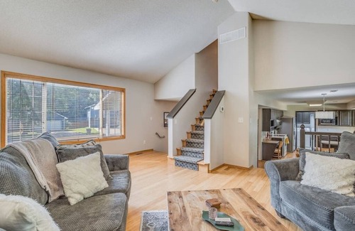 Derby Maison | Derby Spacious Home Off Rock Rd With King Master Suite
