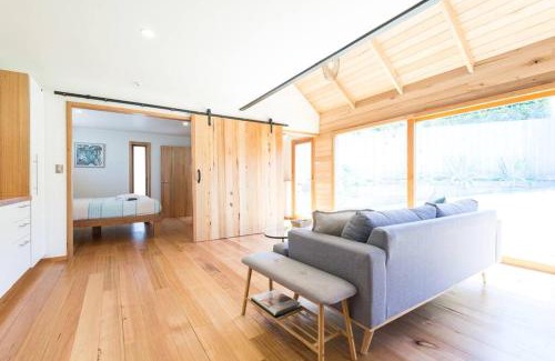 Lindisfarne Appartement | Derwent River Apartment - Near the Waterfront!