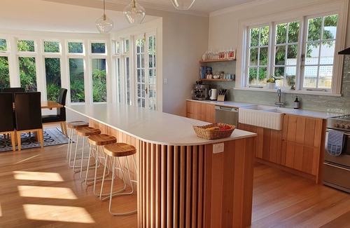 Lindisfarne Maison | Derwent River Villa - Absolute Waterfront, Hobart