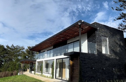 Guatape Maison | Descubra la Magia de Guatapé, Antioquia, con Nuestro Exclusivo Alojamiento
