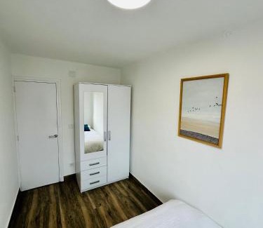 Saron Appartement | Descubre Cantabria 2! A 4 minutos de Cabárceno y capacidad para 6 adultos!