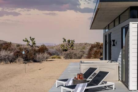 Yucca Valley Maison | Desert Diamond- Joshua Tree Cowboy Pool and Spa