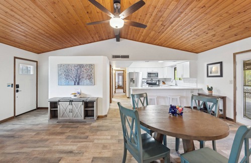 Cave Creek Maison | Desert Escape for Families & Friends – 3BR with Games, Hot Tub & Outdoor Dining