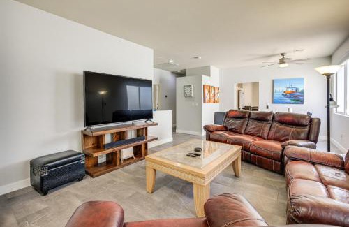 MacDonald Ranch Maison | Desert Escape with Pool Oasis Near Golfing and Vegas!